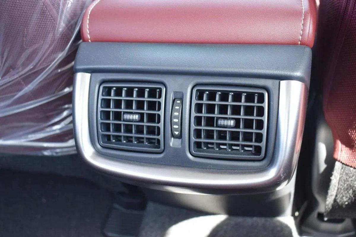 Toyota Hilux SR5 MT 2.7 PETROL-8-8