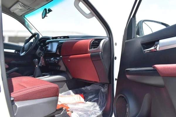 Toyota Hilux SR5 MT 2.7 PETROL