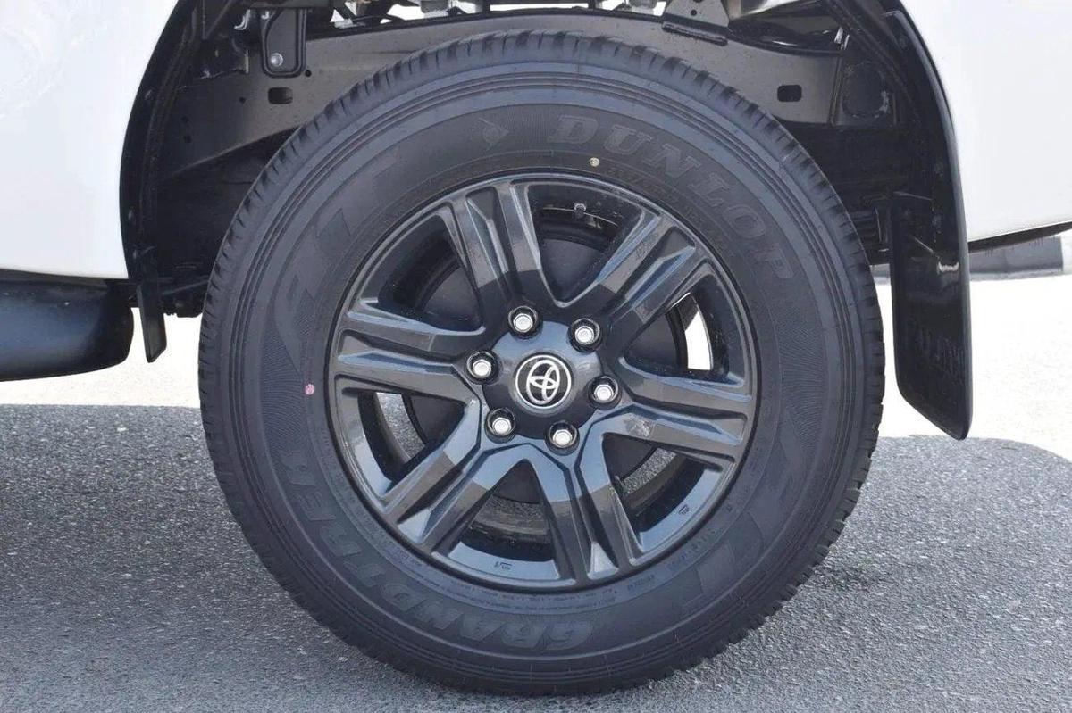 Toyota Hilux SR5 MT 2.7 PETROL-11-11