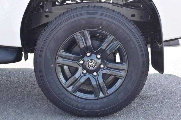 Toyota Hilux SR5 MT 2.7 PETROL