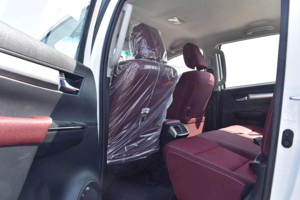 Toyota Hilux SR5 MT 2.7 PETROL