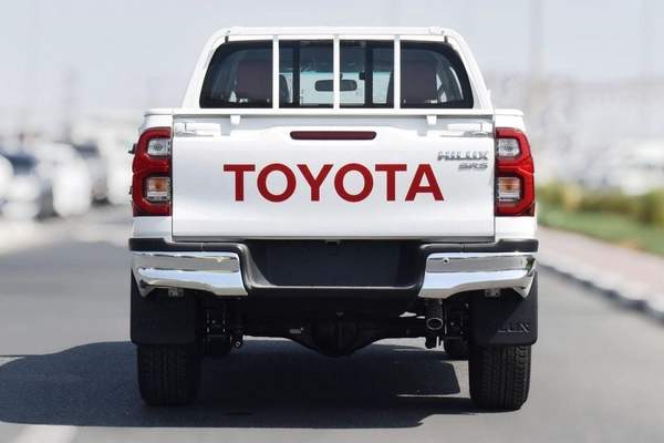 Toyota Hilux SR5 MT 2.7 PETROL