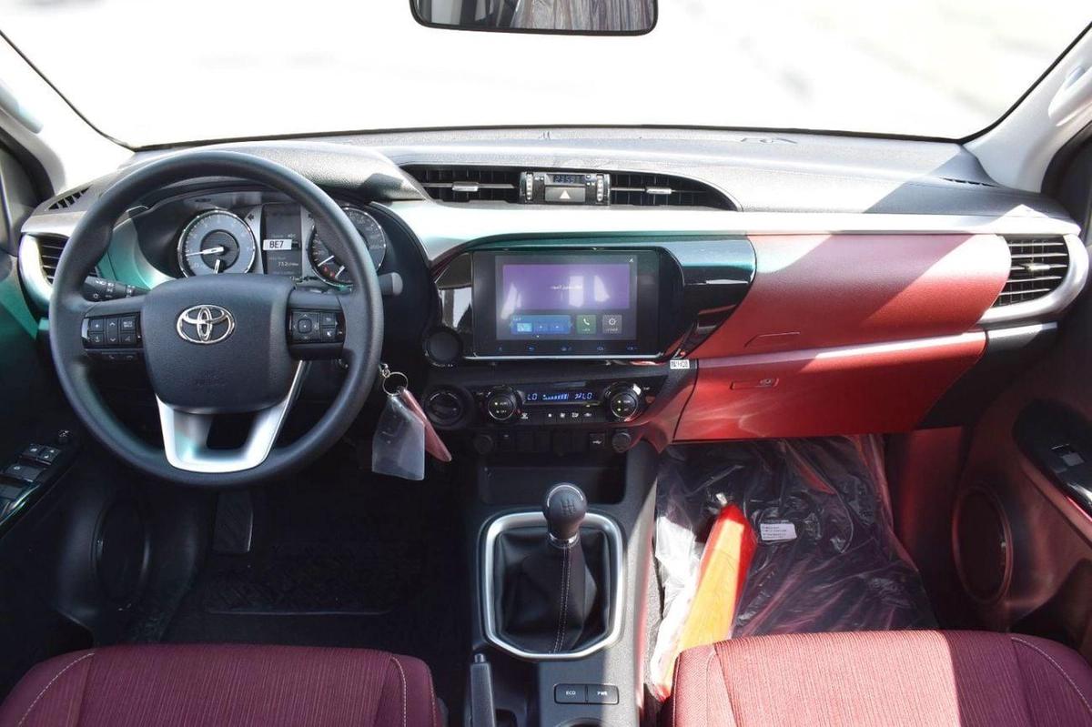 Toyota Hilux SR5 MT 2.7 PETROL-17-17