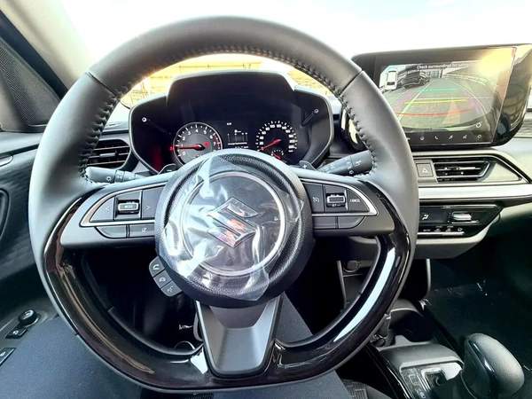 Suzuki Swift GLX / 2026 / 1.2 03 Cylinders / Chinese Specs