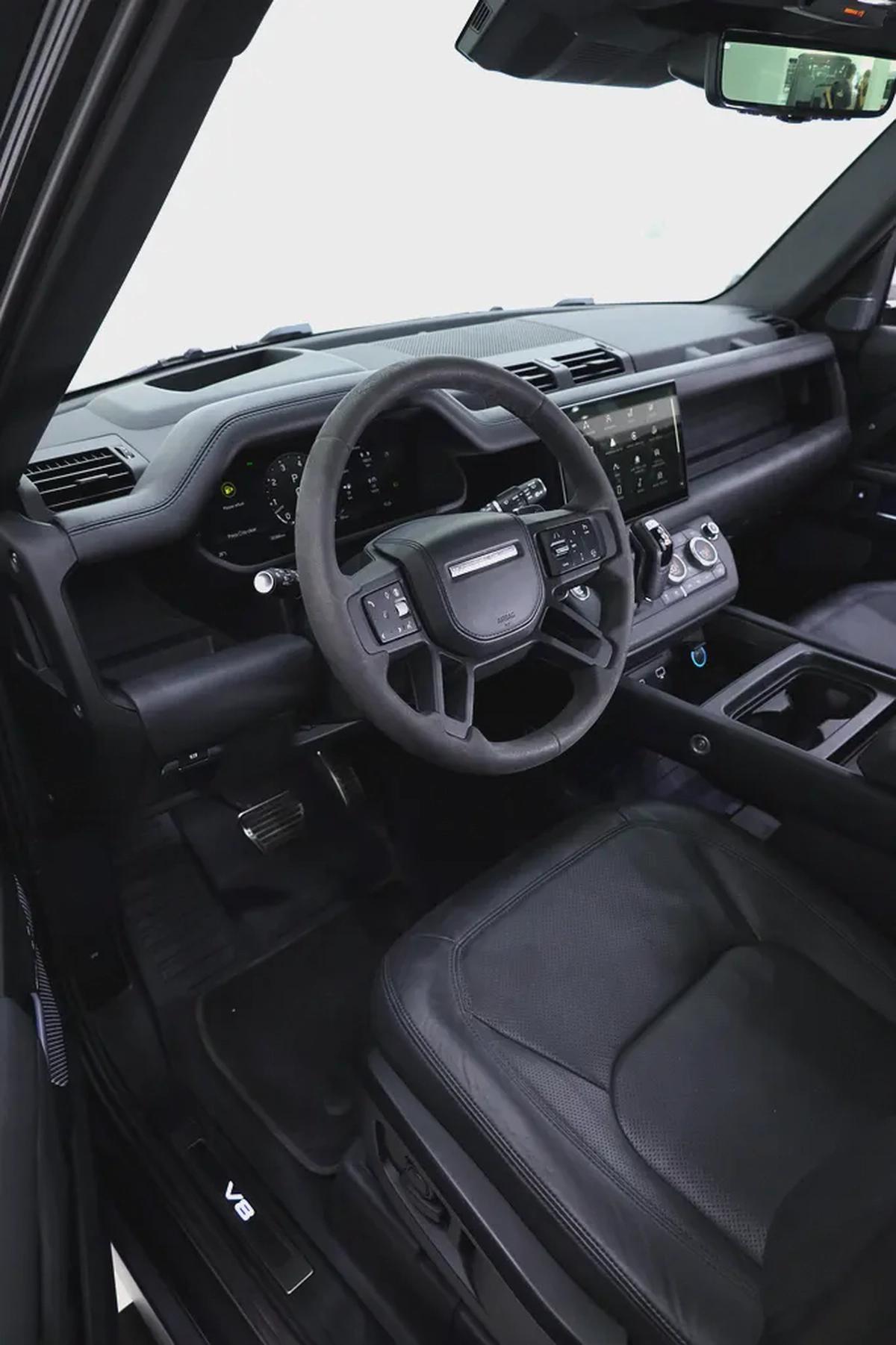 DEFENDER 110 V8 EDITION P525 + FULL PPF + WARRANTY TILL 2028 WITH GE-4-4