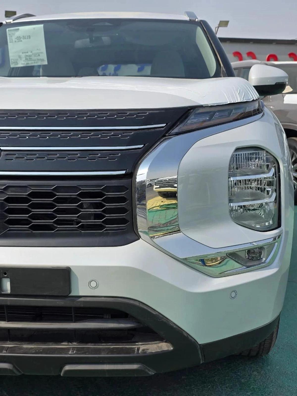 Mitsubishi Outlander M-LINE 2.5L 2026-5-5