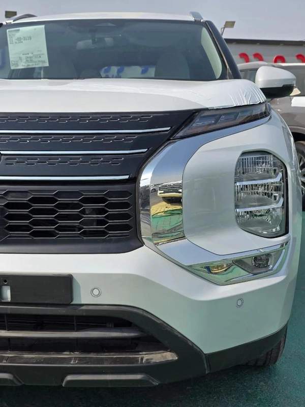 Mitsubishi Outlander M-LINE 2.5L 2026