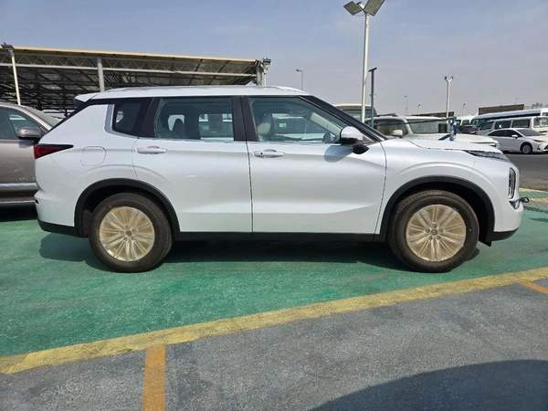 Mitsubishi Outlander M-LINE 2.5L 2026