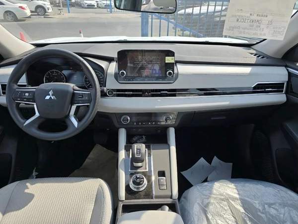 Mitsubishi Outlander M-LINE 2.5L 2026