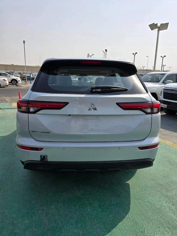 Mitsubishi Outlander M-LINE 2.5L 2026
