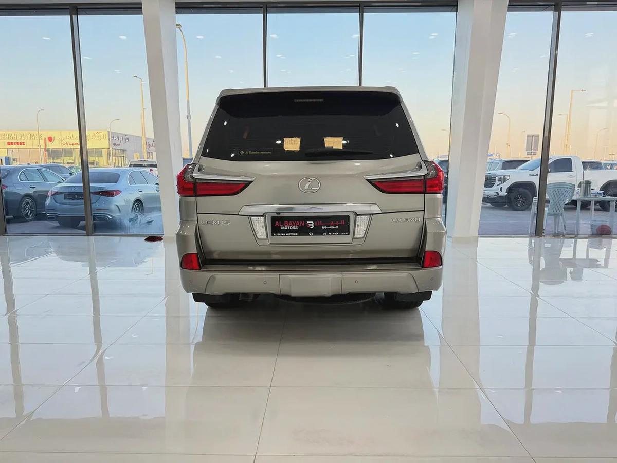 لكزس LX 570 بلاتينيوم فضي / بيج خليجي Lexus LX 570 Platinum 2017 - GCC Specs - Pristine Condition-5-5