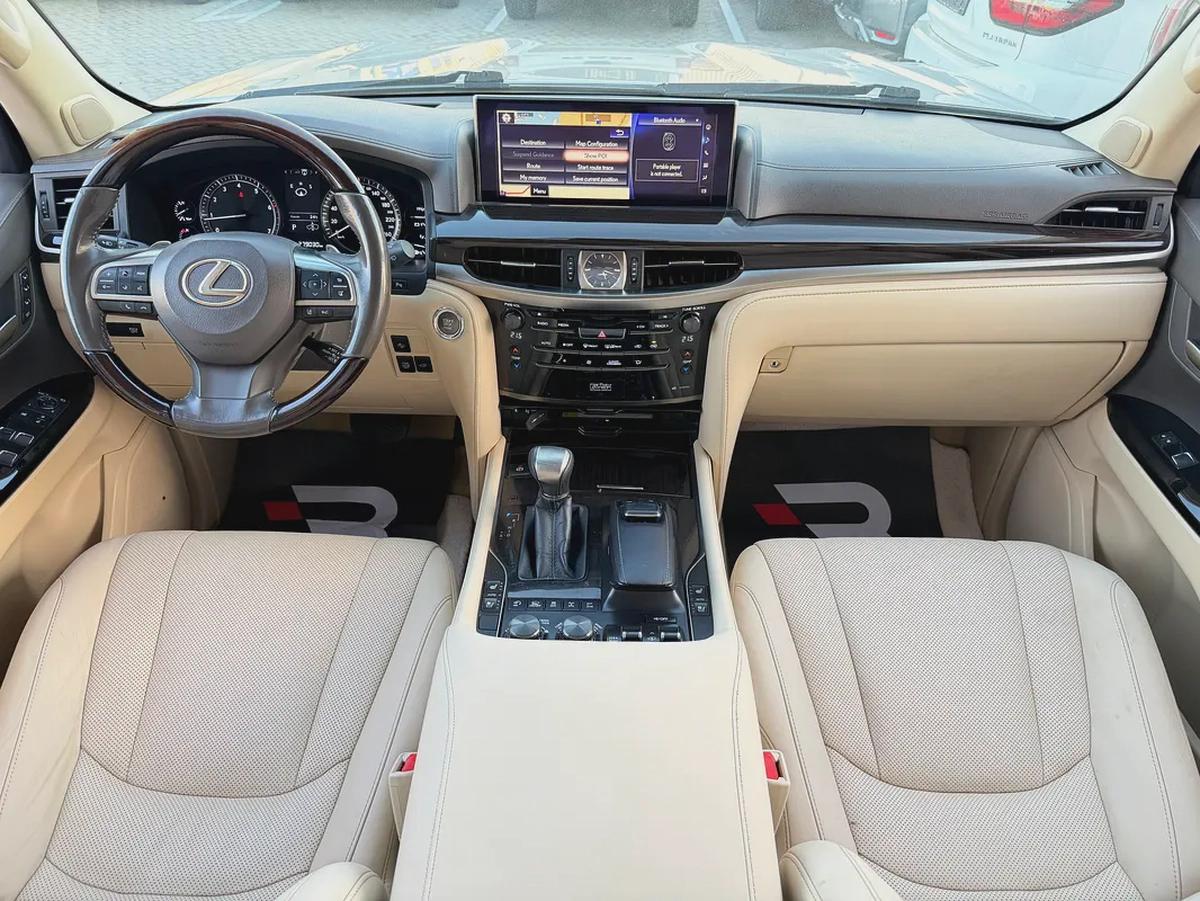 لكزس LX 570 بلاتينيوم فضي / بيج خليجي Lexus LX 570 Platinum 2017 - GCC Specs - Pristine Condition-8-8