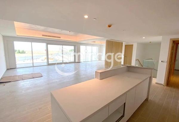 Perfect 3BHK+M | w Pool and Balcony | Beach House