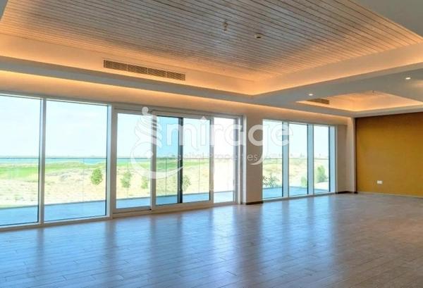 Perfect 3BHK+M | w Pool and Balcony | Beach House