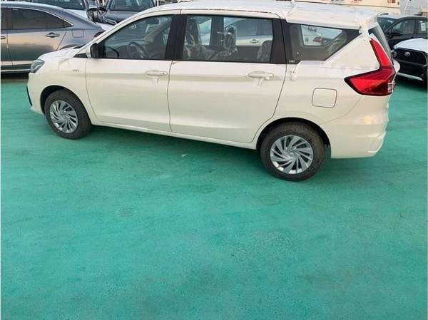 Toyota Rumion 1.5 // automatic // 2025