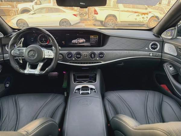 Mercedes Benz S63 AMG
