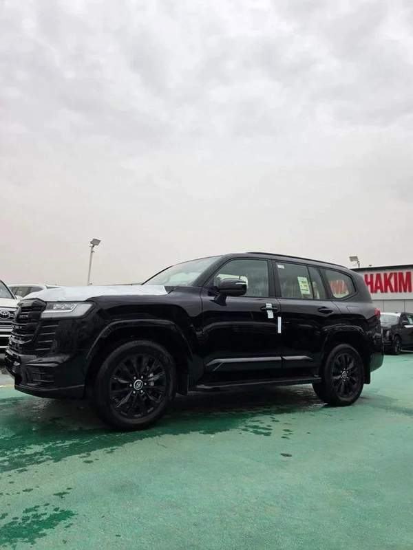 Toyota Land Cruiser BLACK EDITION