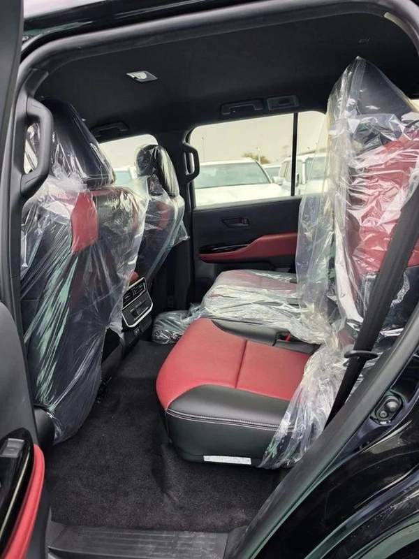 Toyota Land Cruiser BLACK EDITION