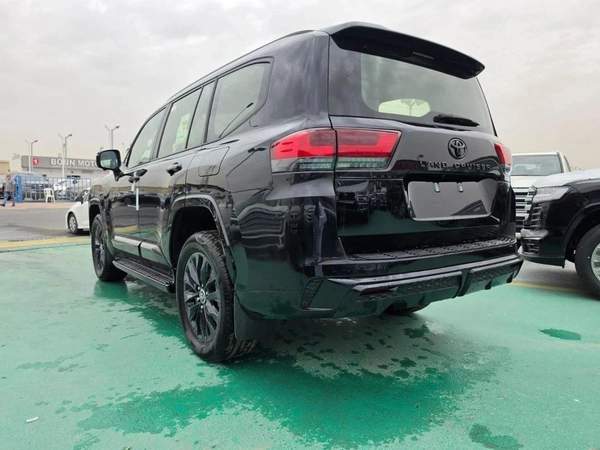 Toyota Land Cruiser BLACK EDITION