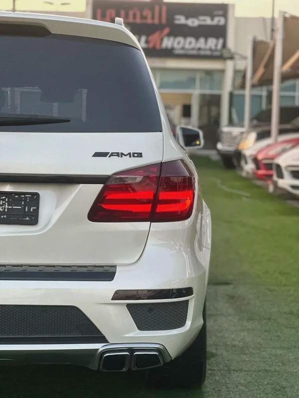 (2016) MERCEDES// GL63//GCC//LOW MILLAGE// ORIGINAL PAINT//EXCELLENT CONDITION//