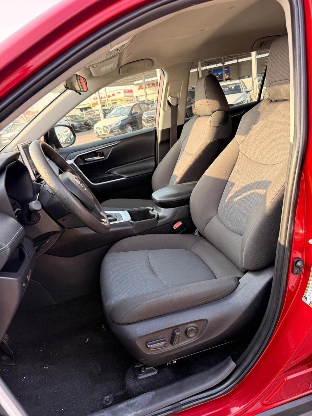 Toyota RAV4 XLE 2.5 AWD push start-5-5