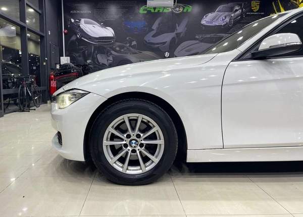 BMW 320i Exclusive 2.0L