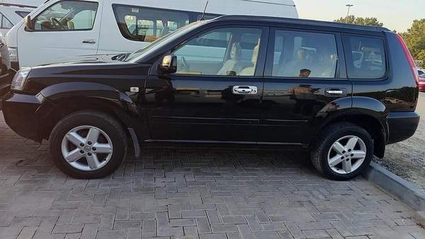 Nissan X-Trail GCC Spec 2010, 211,345 KMS, well-maintained, reliable engine, smooth drive. Spacious