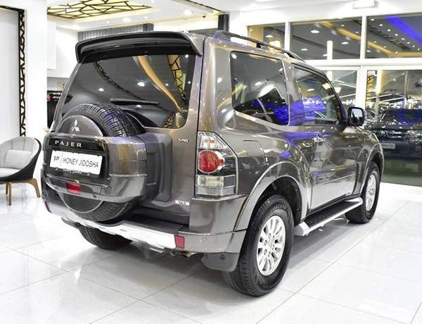 Mitsubishi Pajero GLS 3 Doors ( 2014 Model ) in Brown Color GCC Specs