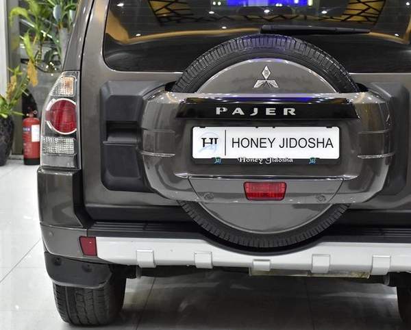 Mitsubishi Pajero GLS 3 Doors ( 2014 Model ) in Brown Color GCC Specs