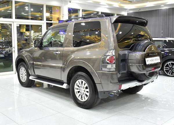 Mitsubishi Pajero GLS 3 Doors ( 2014 Model ) in Brown Color GCC Specs