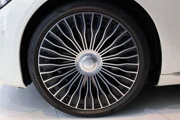 Mercedes-Benz Maybach S680