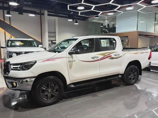 Toyota Hilux Double Cab GLX 2026 4WD 2.7L GCC Specs