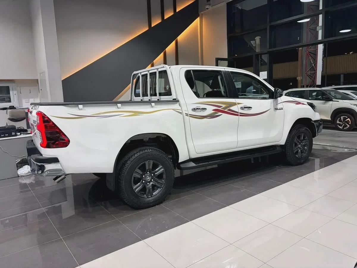 Toyota Hilux Double Cab GLX 2026 4WD 2.7L GCC Specs-2-2
