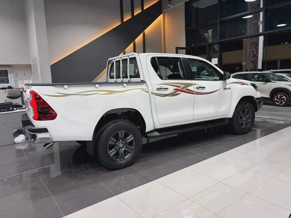Toyota Hilux Double Cab GLX 2026 4WD 2.7L GCC Specs