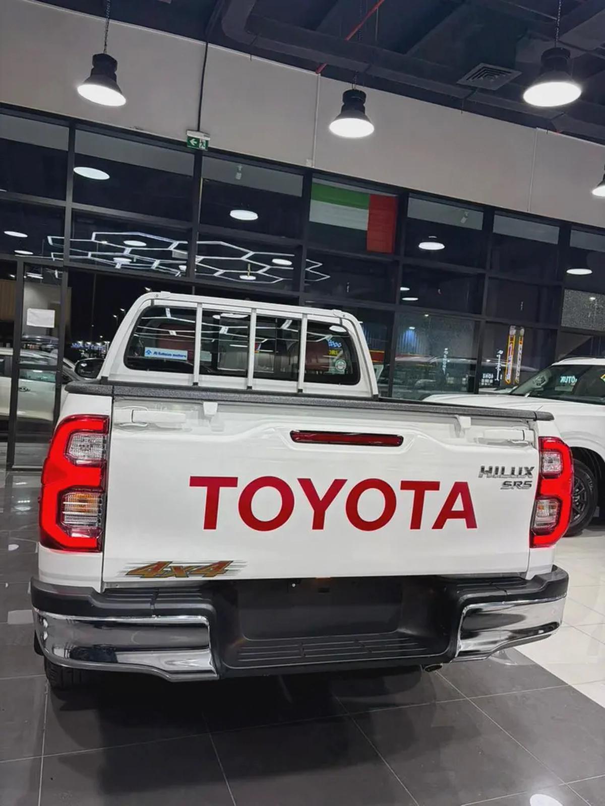 Toyota Hilux Double Cab GLX 2026 4WD 2.7L GCC Specs-3-3