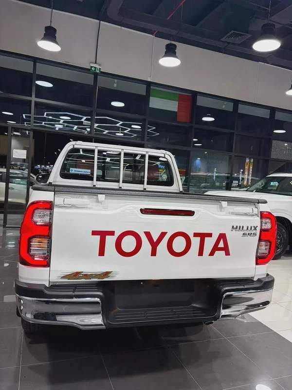 Toyota Hilux Double Cab GLX 2026 4WD 2.7L GCC Specs