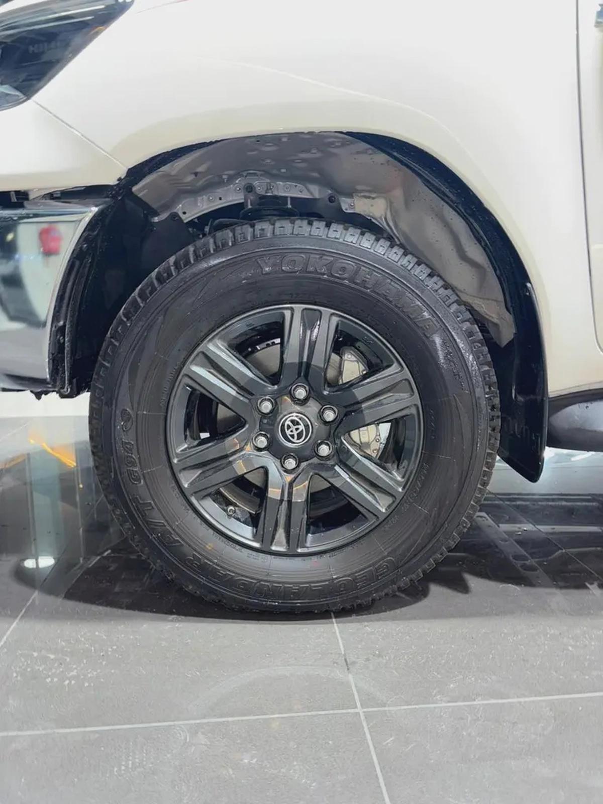 Toyota Hilux Double Cab GLX 2026 4WD 2.7L GCC Specs-4-4