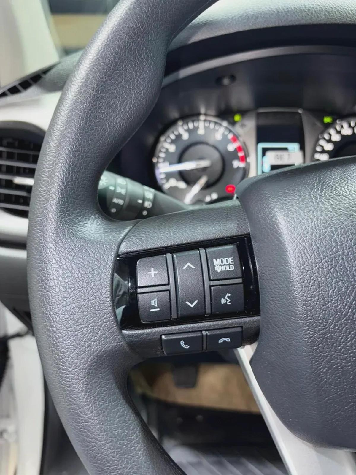 Toyota Hilux Double Cab GLX 2026 4WD 2.7L GCC Specs-12-12