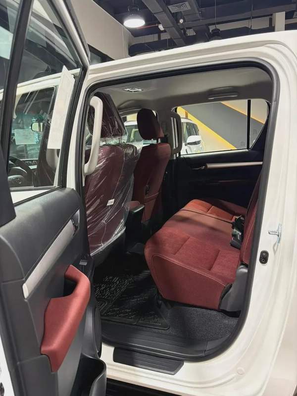 Toyota Hilux Double Cab GLX 2026 4WD 2.7L GCC Specs