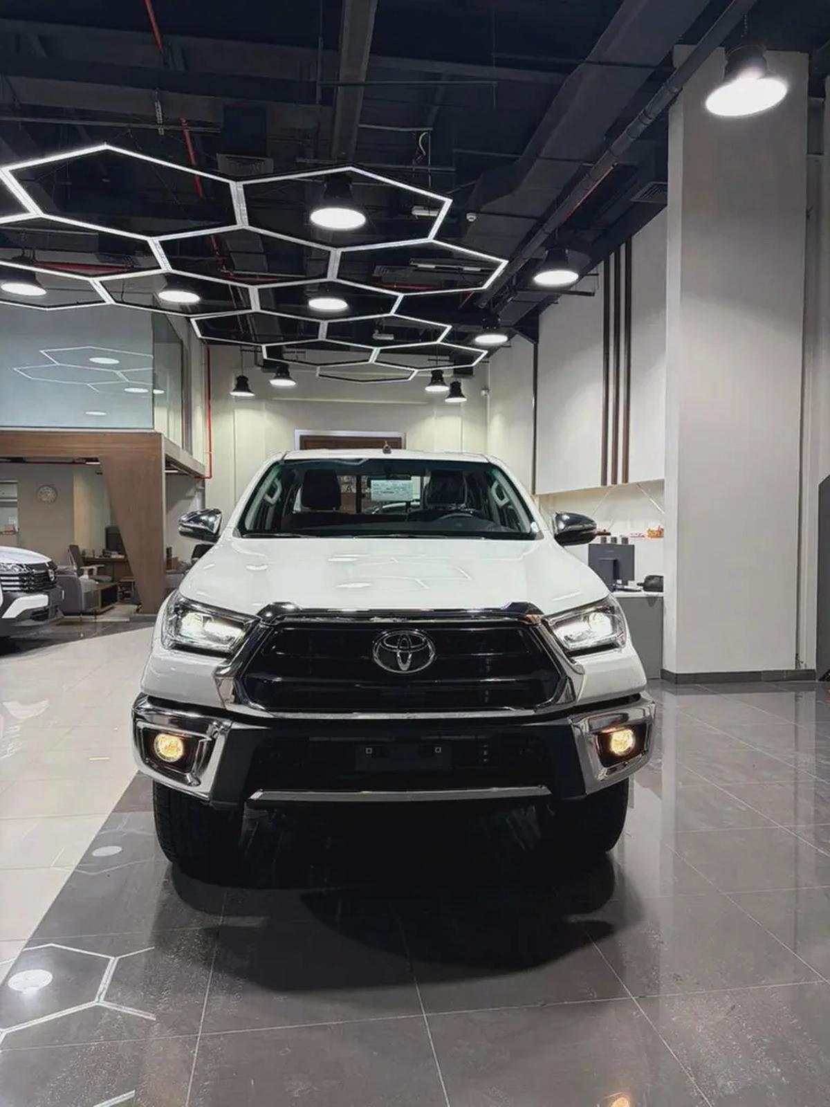 Toyota Hilux Double Cab GLX 2026 4WD 2.7L GCC Specs-17-17