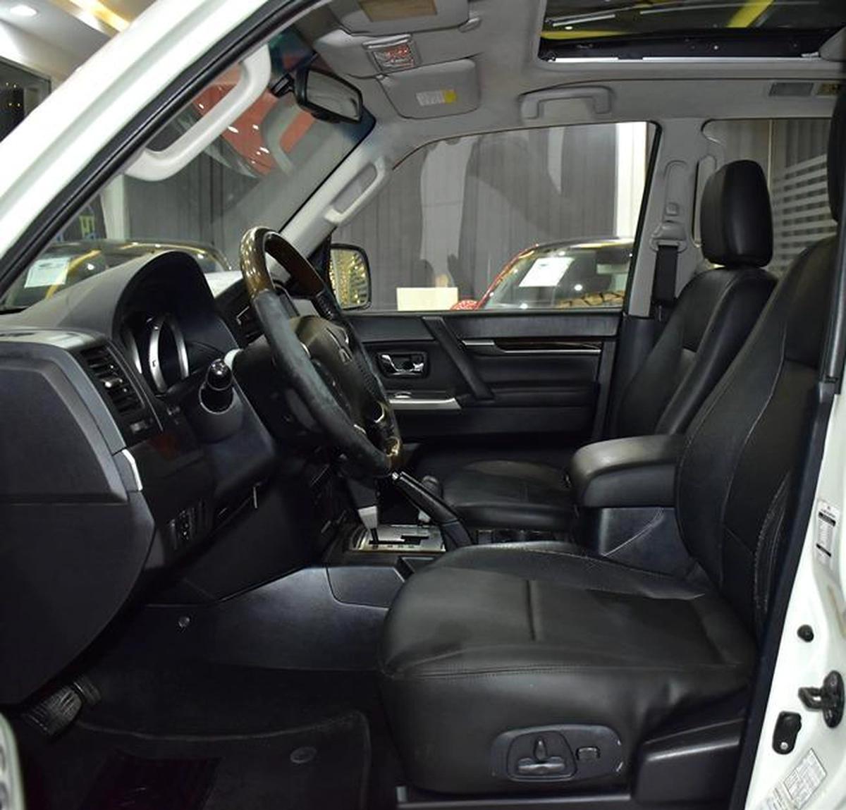 Mitsubishi Pajero GLS Di-D ( 2012 Model ) in White Color GCC Specs-4-4