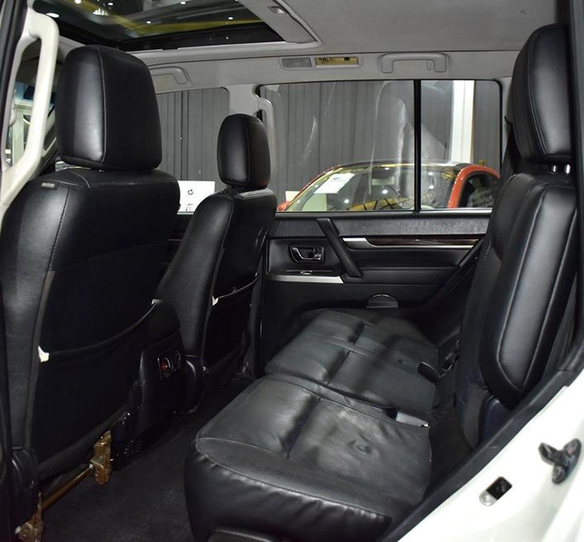Mitsubishi Pajero GLS Di-D ( 2012 Model ) in White Color GCC Specs-6-6