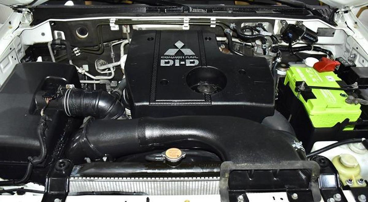 Mitsubishi Pajero GLS Di-D ( 2012 Model ) in White Color GCC Specs-11-11
