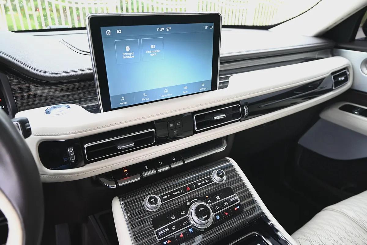 0% - AGENCY MAINTAINED - UNDER WARRANTY 2028 - LINCOLN AVIATOR PRESIDENTIAL - GCC-12-12