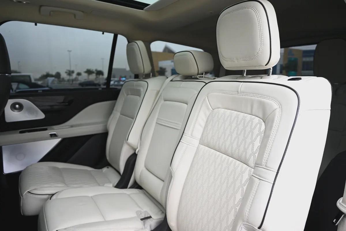 0% - AGENCY MAINTAINED - UNDER WARRANTY 2028 - LINCOLN AVIATOR PRESIDENTIAL - GCC-14-14