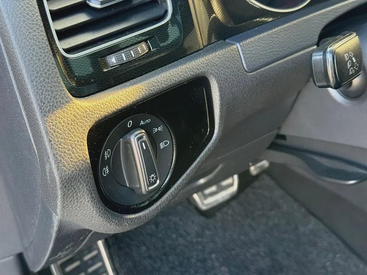 Volkswagen Golf, 2016 GCC specs, top-of-the-line, accident-free.-14-14