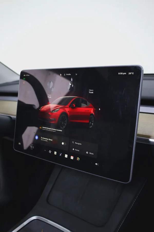 TESLA MODEL Y 2024 IN SPECIAL COMBINATION