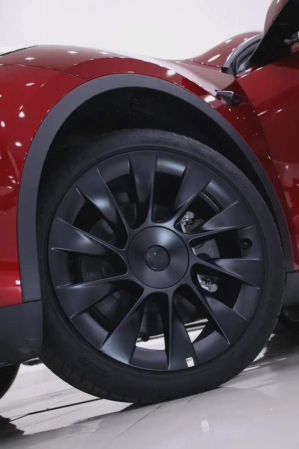 TESLA MODEL Y 2024 IN SPECIAL COMBINATION