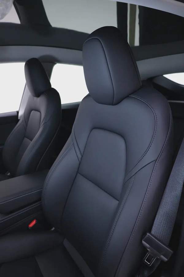 TESLA MODEL Y 2024 IN SPECIAL COMBINATION