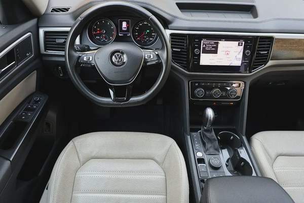 VOLKSWAGEN TERAMONT SEL V6 4MOTION - GCC SPECS - FULL SERVICE HISTORY FROM AGENCY - ACCIDENT FREE -